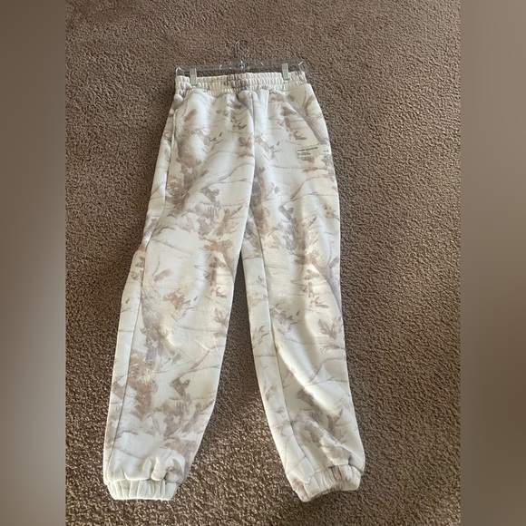 White Oak Camo Sweatpants - Picture 2 of 4